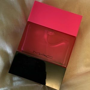 MAC shadescent in Candy Yum Yun